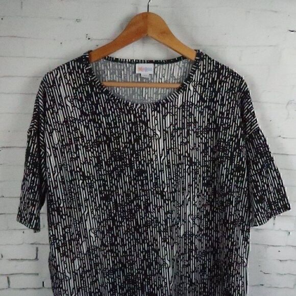 LULAROE BLACK & WHITE DESIGN SHORT SLEEVE OVERSIZED HI LOW DRESS SIZE XS - Picture 4 of 7
